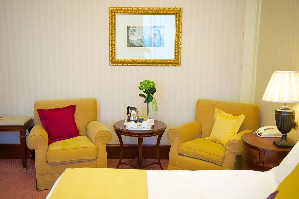 Excelsior Palace Palermo Room photo